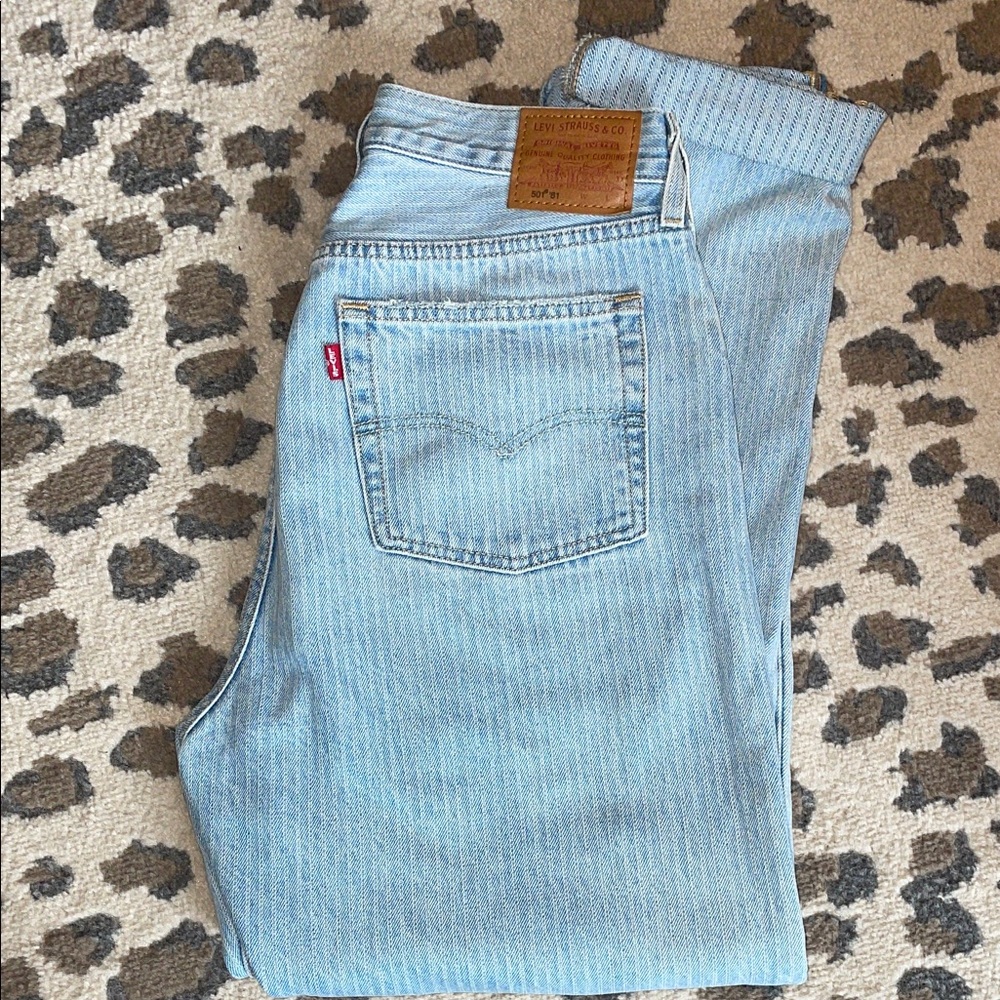 Levi’s 502 light wash striped jeans. Excellent condition.